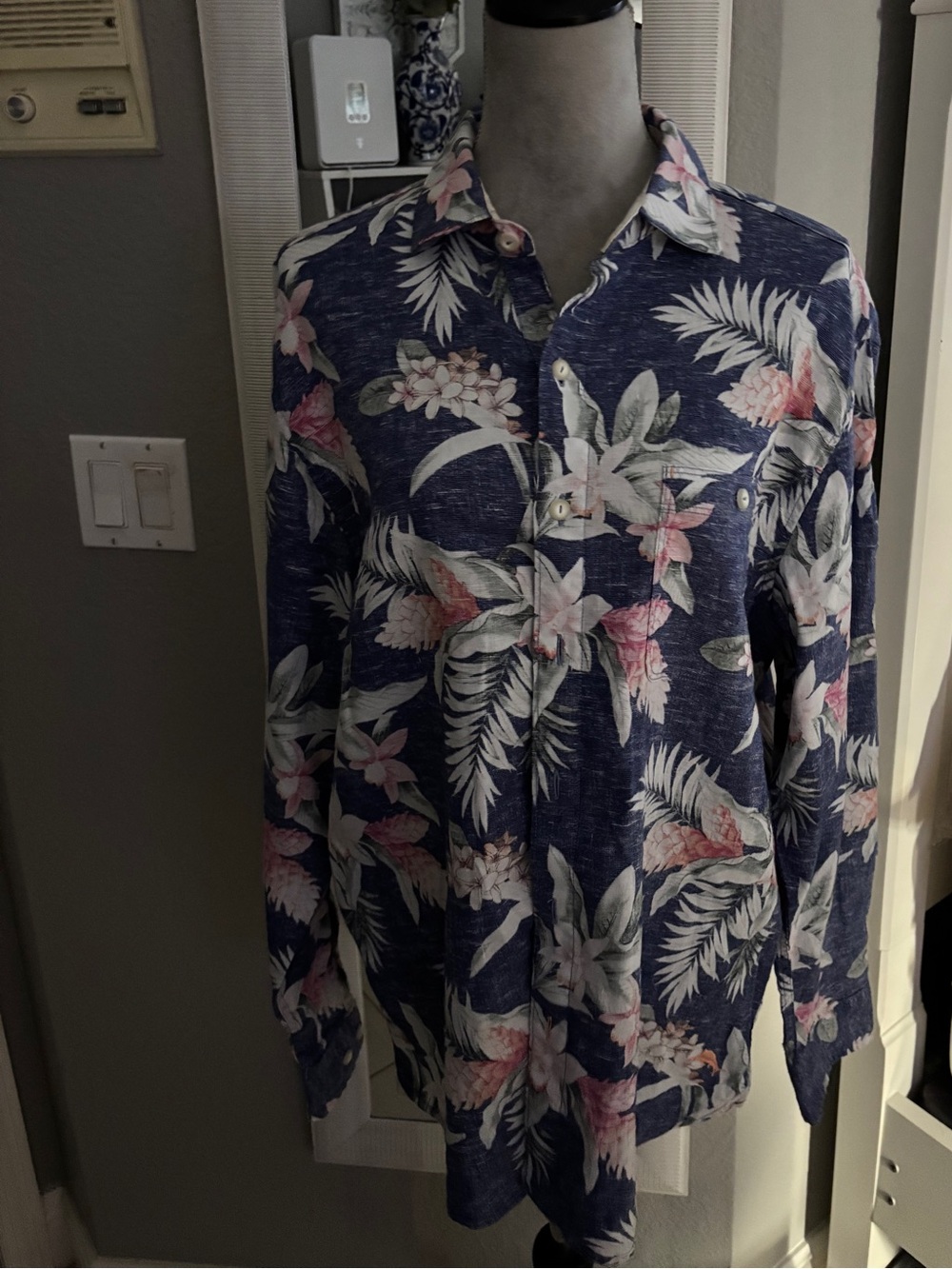 Tommy Bahama  Sz M Linen Blend Long Sleeve Button Up Barbados Breeze relaxed fit